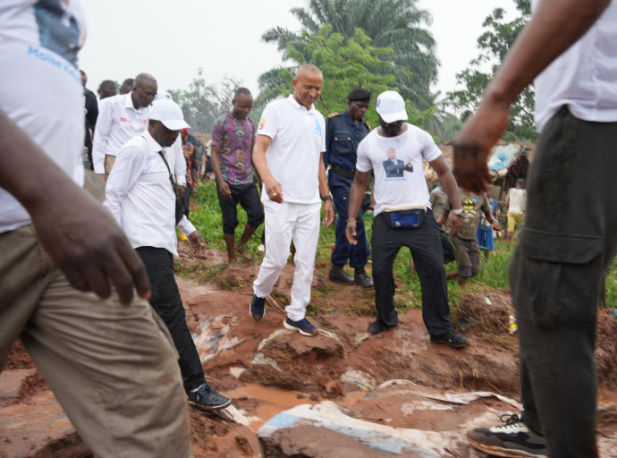 Présidentielle 2023 : A Buta, la population a bravé la pluie pour accueillir Moïse Katumbi et écouter son programme.